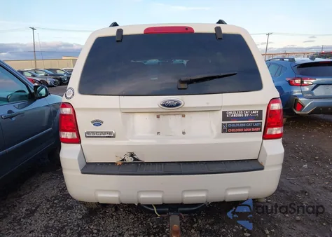 2009 Ford Escape Xlt z USA, uszkodzony, nr VIN 1FMCU03G99KC25282